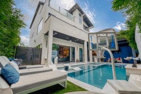 Montrose Lux Pool Villa Houston